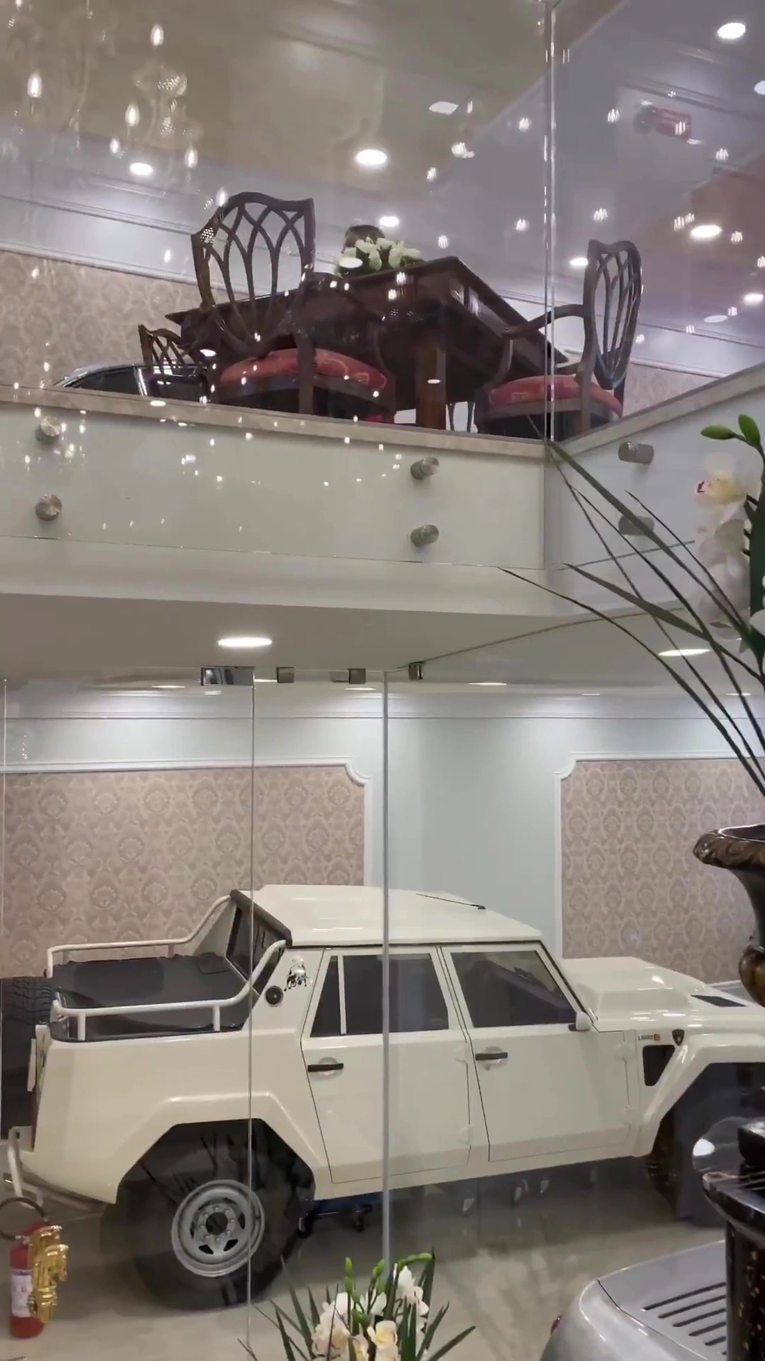 Bộ sưu tập xe bí ẩn trị giá 11 triệu USD: Xe không nằm garage mà ở ngay trong nhà - Ảnh 3. Bộ sưu tập xe bí ẩn trị giá 11 triệu USD: Xe không nằm garage mà ở ngay trong nhà - Ảnh 3.