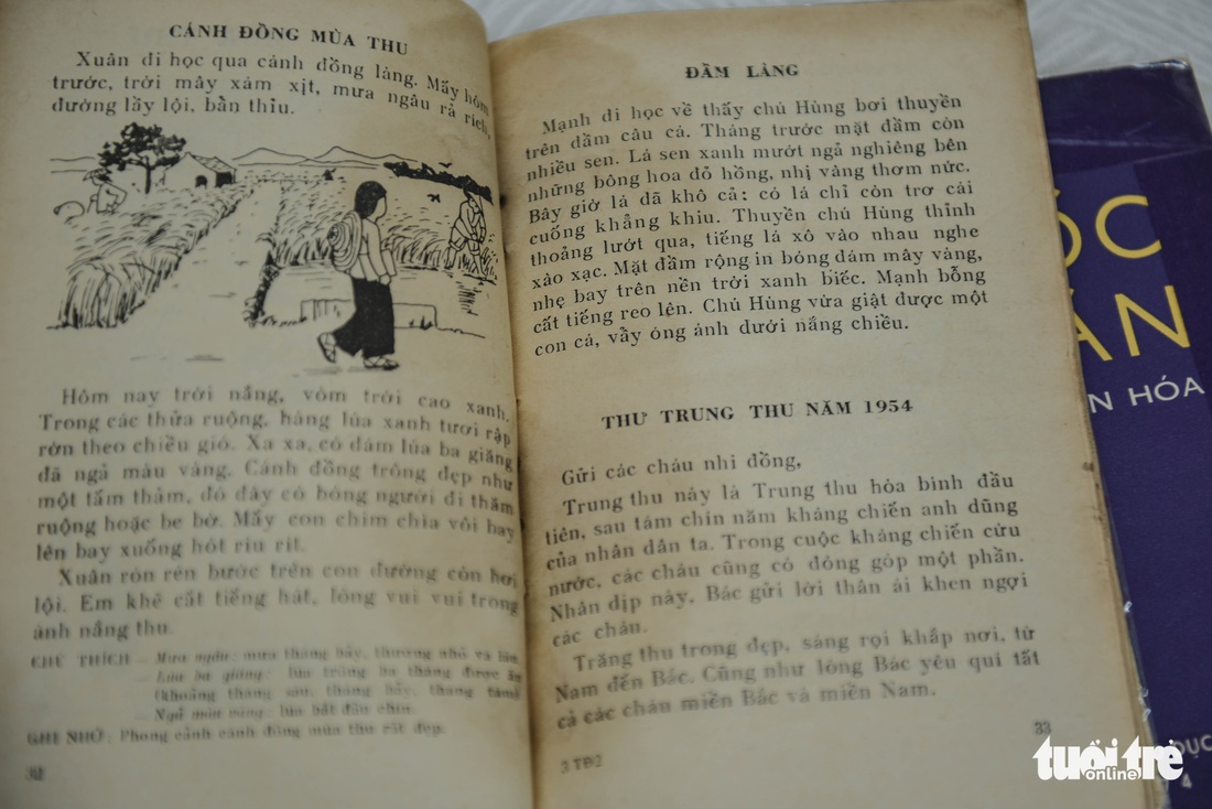 Học sinh hứng thú với sách giáo khoa mới, người lớn ‘hoài niệm’ với sách cũ - Ảnh 9.