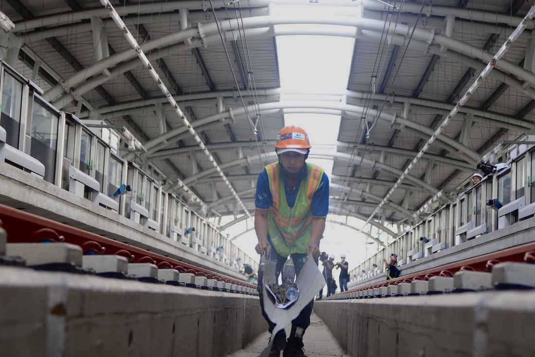 Metro số 1: Chạy đua với Tết, gấp rút hoàn thiện 11 nhà ga trên cao - Ảnh 7.