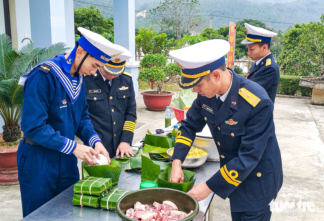 Lần đầu ăn Tết trong quân đội - Ảnh 1.