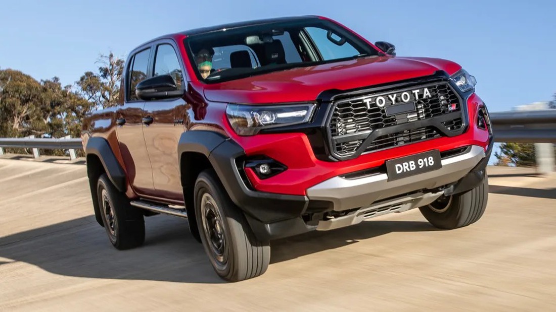 Toyota Hilux GR Sport ra mắt: Hầm hố, mạnh và nhiều đồ chơi - Ảnh 1.