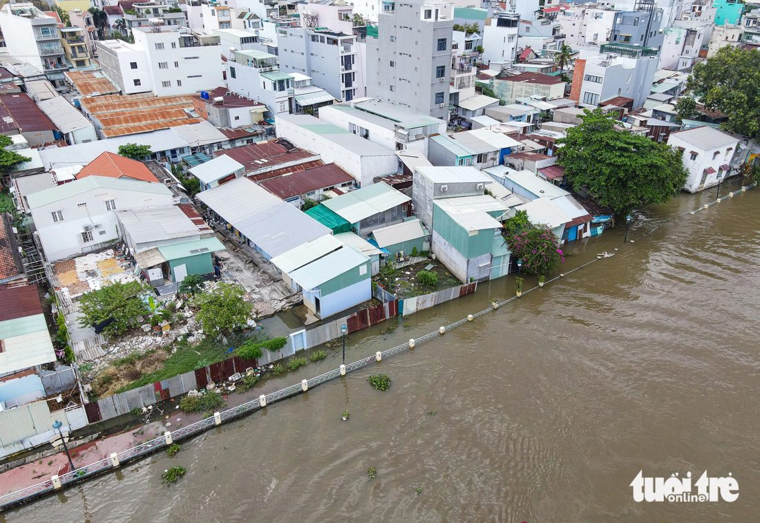 Một đoạn kè Thanh Đa (đoạn qua phường 25, quận Bình Thạnh) bị sụt lún