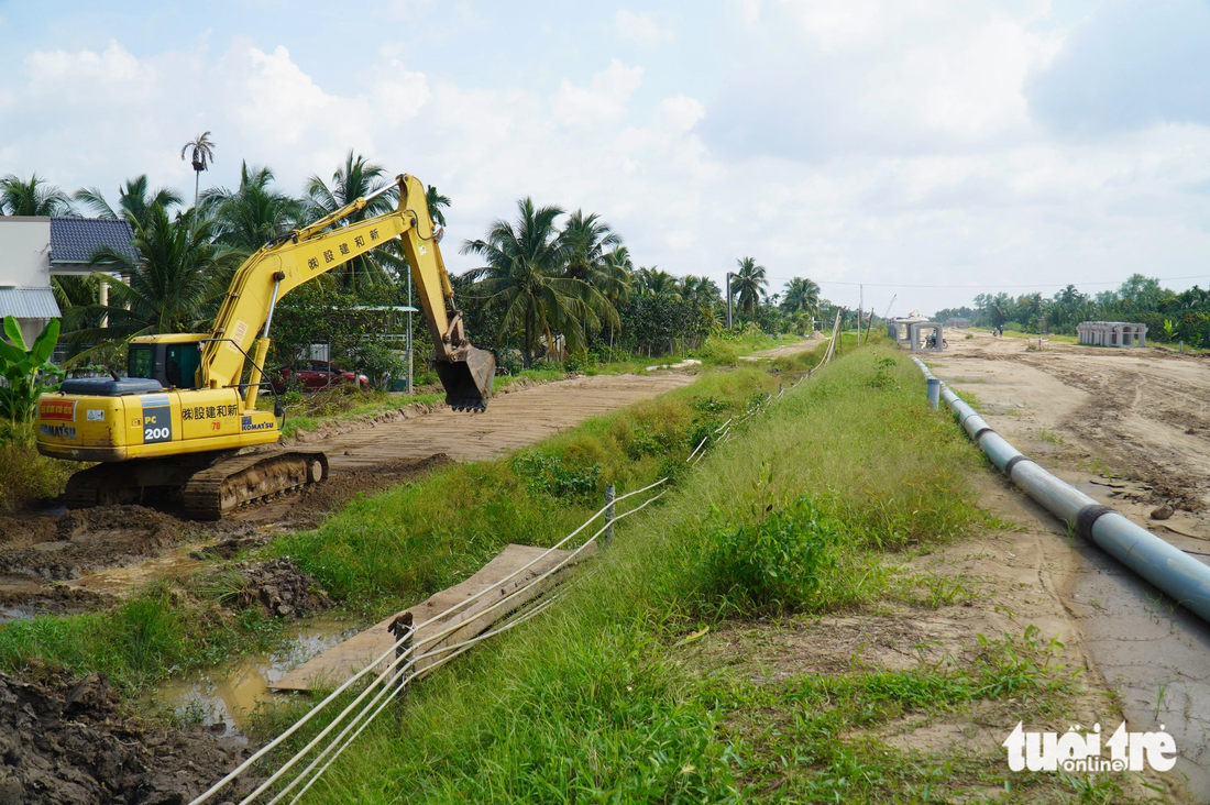 Đường dẫn lên cầu Rạch Miễu 2, đoạn qua tỉnh Bến Tre - Ảnh: MẬU TRƯỜNG