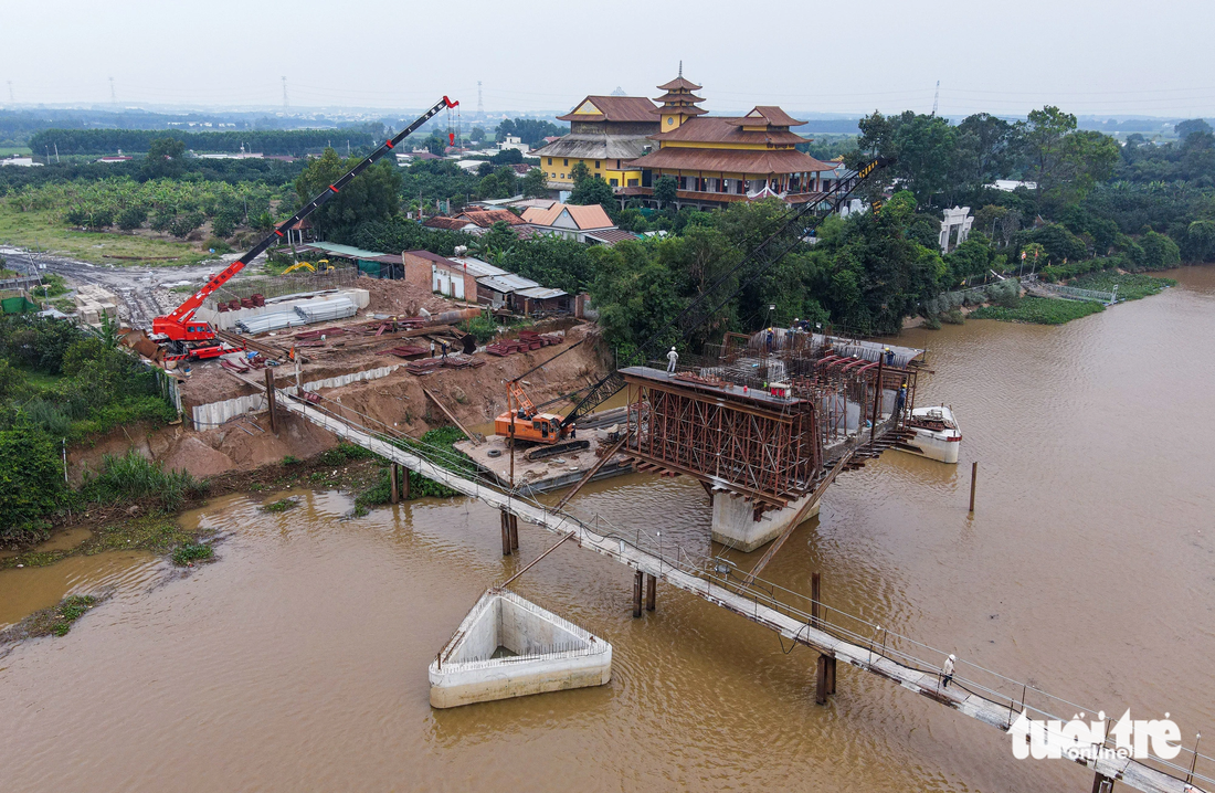 Dự án cầu Bạch Đằng 2 cùng đường dẫn hai bên đầu cầu có tổng chiều dài khoảng 2,8km. Riêng phần cầu bắc ngang qua sông Đồng Nai dài khoảng 410m, rộng 17m với 4 làn xe