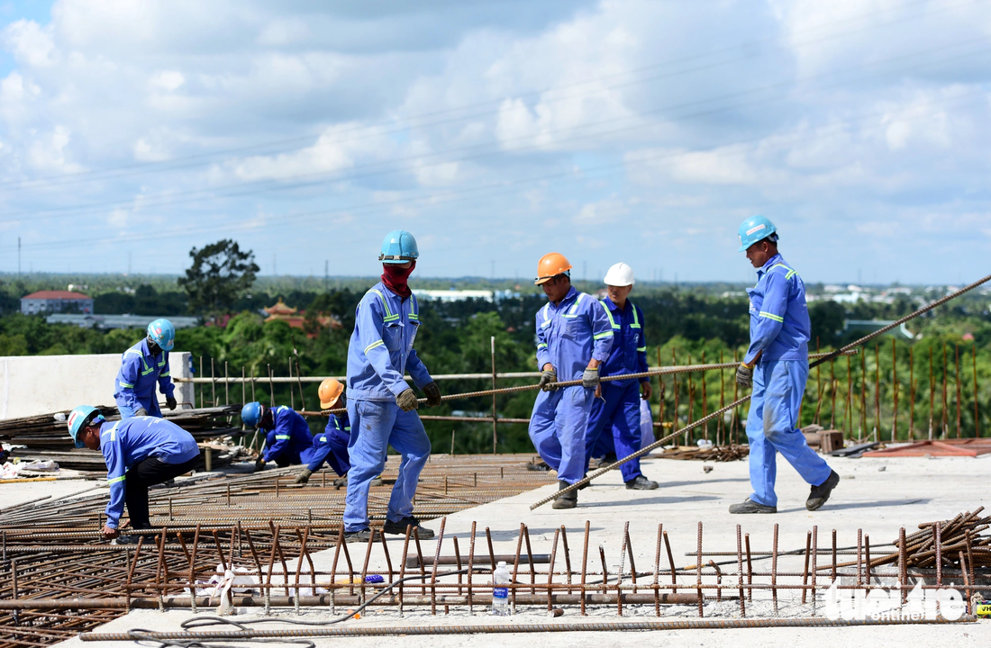 Chỉ ít ngày nữa cầu sẽ hợp long, một dấu mốc quan trọng của dự án.