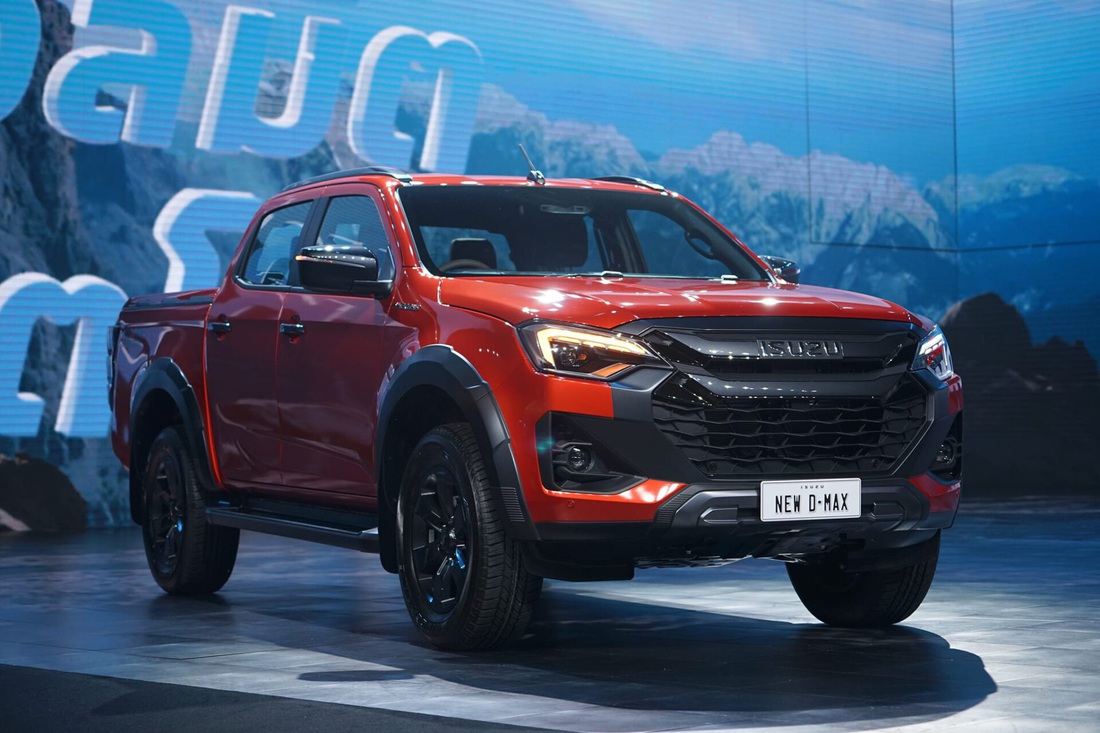 Isuzu D-Max facelift ra mắt tại Thái Lan với đầu xe hầm hố hơn rõ rệt nhờ giao diện tản nhiệt mới - Ảnh: Autolifethailandtv