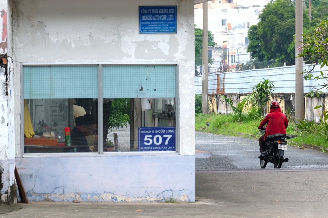 Hiện quận Bình Tân chờ phán quyết của tòa về xử lý tranh chấp, sau đó mới trình phương án thu hồi và điều chuyển sử dụng, quản lý tài sản theo nghị định 167. Với tổng diện tích lên đến khoảng 27.000m², khu đất có thể xây dựng được cụm trường học cho quận Bình Tân