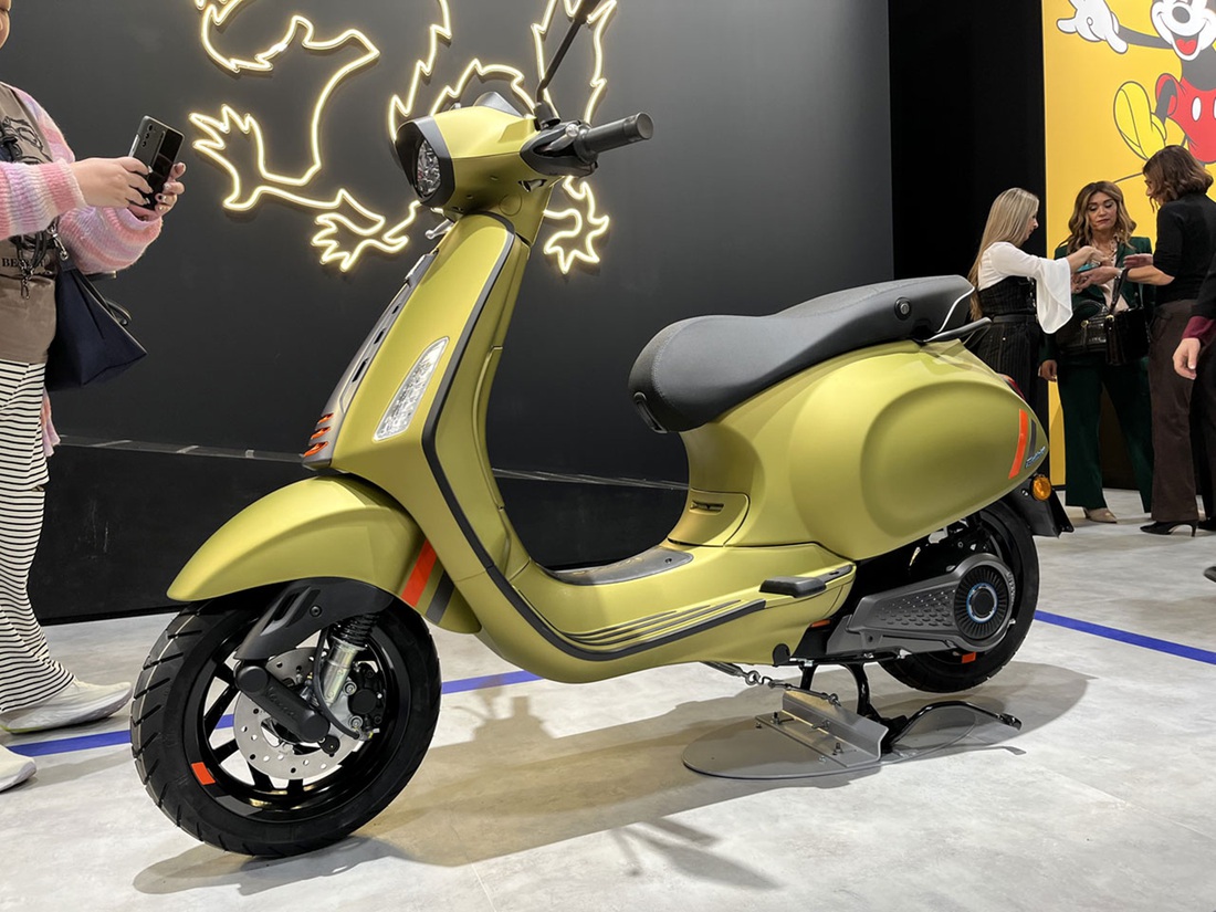 Vespa Primavera và Sprint S 2024: Không chỉ thay mỗi màu như trước, thêm bản chạy điện - Ảnh 9.