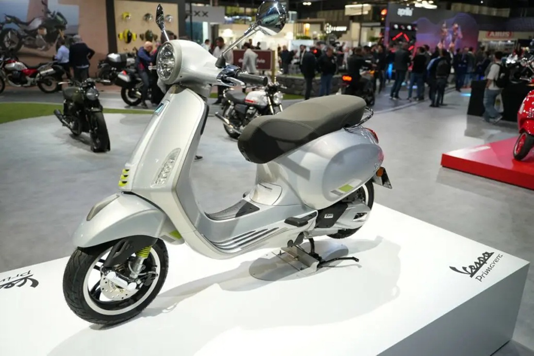 Vespa Primavera và Sprint S 2024: Không chỉ thay mỗi màu như trước, thêm bản chạy điện - Ảnh 11.