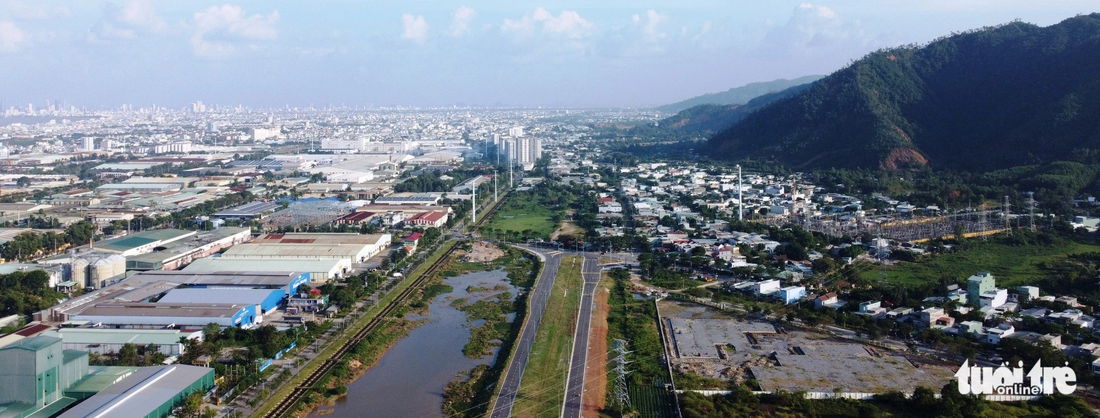 Đường vành đai phía tây 2 do chi phí giải tỏa, đền bù lớn nên đến nay mới triển khai được 4,6km - Ảnh: ĐOÀN CƯỜNG