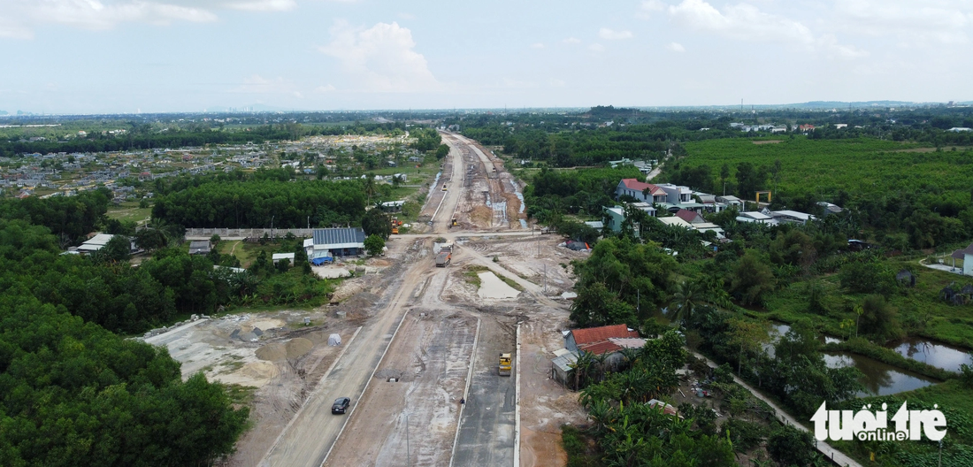 Dự kiến tuyến vành đai phía tây (giai đoạn 1) sẽ thông tuyến chính cuối tháng 12-2023 - Ảnh: ĐOÀN CƯỜNG