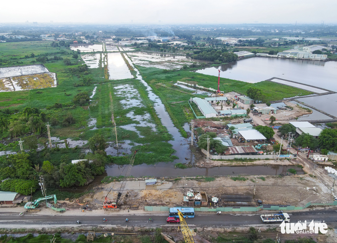 Khi hoàn thành, dự án vành đai 3 không chỉ tạo điều kiện thuận lợi cho việc kêu gọi đầu tư và phát triển kinh tế, mà còn giúp cải thiện khả năng kết nối và giảm ùn tắc giao thông giữa các đô thị vệ tinh dọc theo vành đai 3 - Ảnh: THU DUNG