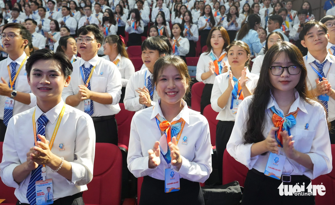 Nét tươi trẻ của các đại biểu sinh viên dự ngày hội lớn của sinh viên thành phố mang tên Bác - Ảnh: HỮU HẠNH