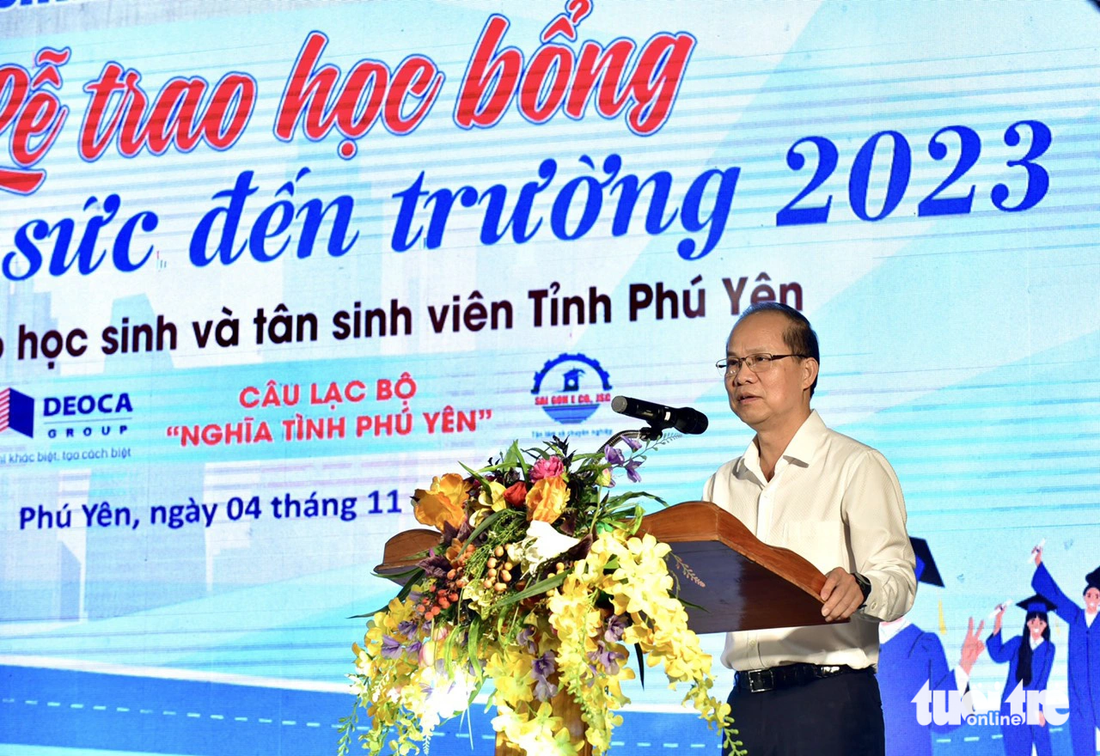 Nhà báo Lê Xuân Trung - phó tổng biên tập báo Tuổi Trẻ - phát biểu - Ảnh: T.T.D.