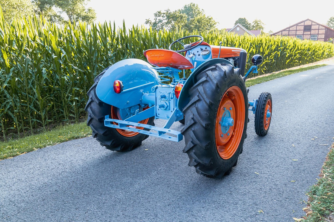 Máy kéo Lamborghini hàng thật giá thật: Hàng hiếm đánh dấu cuộc chiến 'siêu bò' - 'siêu ngựa' - Ảnh 3.