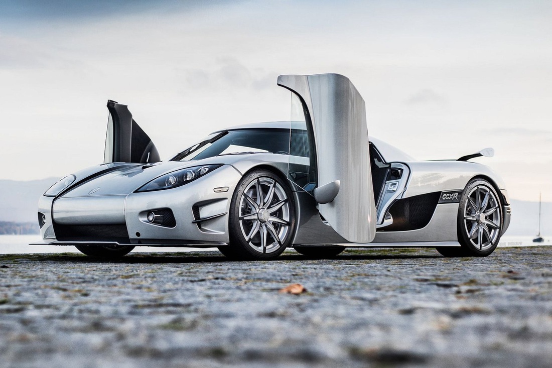 Koenigsegg CCXR - có giá trị ban đầu là 1,3 triệu USD, CCXR giờ gần như không thể tìm thấy trên thị trường xe cũ. Đây là bản thân thiện môi trường hơn của CCX khi động cơ 4.8L xe sử dụng có thể chạy xăng sinh học mà vẫn cho công suất tối đa trên 1.000 mã lực - Ảnh: CarBuzz