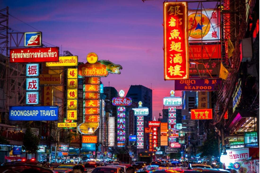 Đà Nẵng vào top điểm châu Á xứng đáng trải nghiệm trong năm 2024- Ảnh 10. Chinatown, Bangkok rực rỡ dưới những ánh đèn led của biển hiệu - Ảnh: THE UNUSUAL TRIP