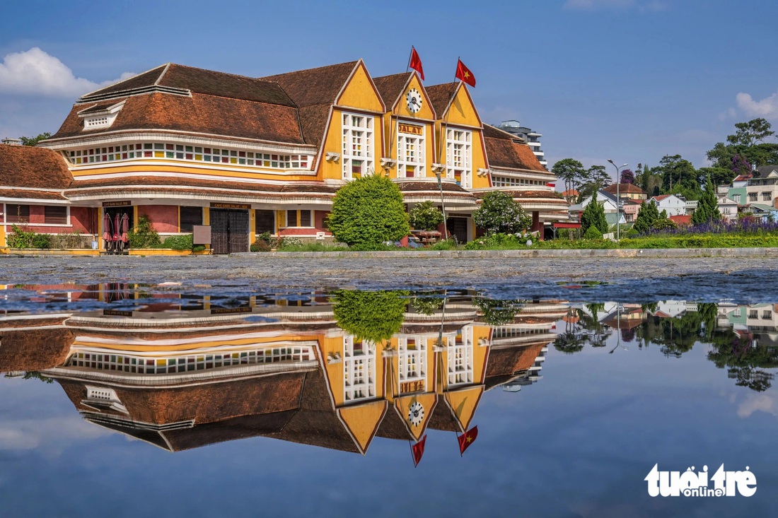 Ga Đà Lạt cùng nhà thờ Chánh Tòa (Con Gà), Trường cao đẳng Sư phạm Đà Lạt (Grand Lycée Yersin) đã trở thành biểu tượng của Đà Lạt - Ảnh: YIRU