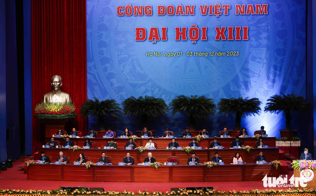 Đại hội XIII Công đoàn Việt Nam, nhiệm kỳ 2023-2028, xác định 3 đột phá chiến lược, trong đó đối thoại, thương lượng tiền lương, tiền thưởng, thời giờ làm việc được xếp đầu tiên - Ảnh: NGUYỄN KHÁNH