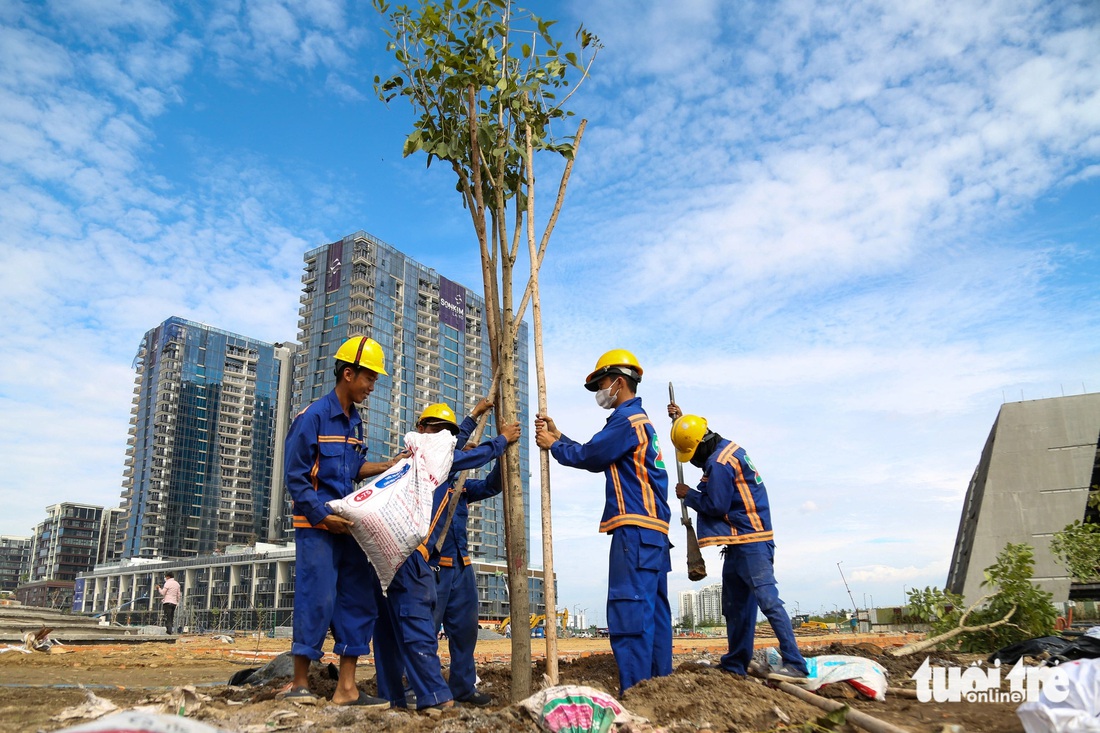 Cải tạo cảnh quan ven sông Sài Gòn phía Thủ Thiêm thành hình hài tươm tất là một điểm nhấn của TP.HCM nói chung và thành phố Thủ Đức nói riêng - Ảnh: PHƯƠNG QUYÊN