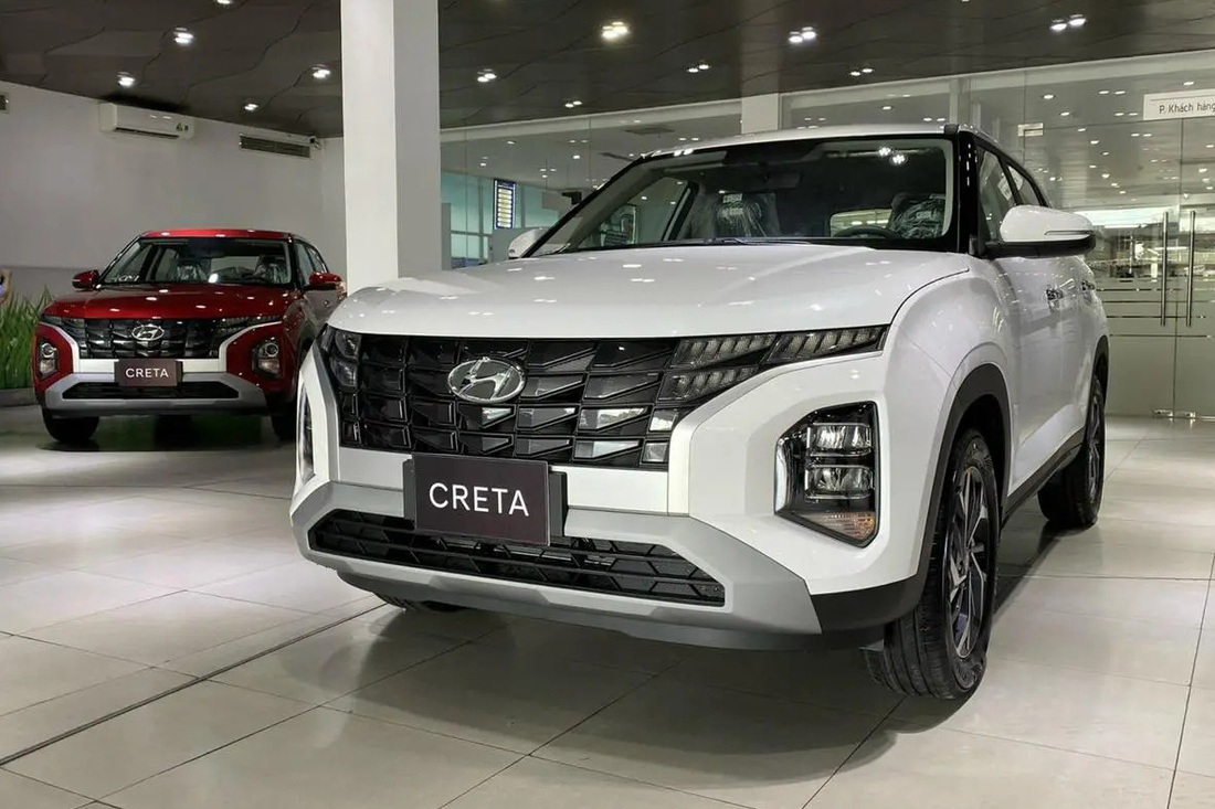Loạt xe lắp ráp lần đầu tại Việt Nam 2023: Xe Hàn đông đảo nhất- Ảnh 5. Hyundai Creta cùng phân khúc với Kia Seltos, Honda HR-V, Toyota Yaris Cross. Trang bị đáng chú ý có ghế trước tích hợp làm mát, chỉnh điện, đồng hồ dạng màn hình điện tử, màn hình trung tâm lớn, âm thanh 8 loa... Trang bị an toàn là gói Smart Sense. Động cơ xăng 1.5L và hộp số CVT