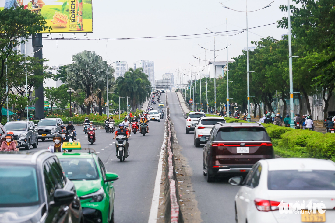 Cầu Thủ Thiêm 4 xây dựng xong sẽ giảm áp lực giao thông cho các trục hướng từ quận 1 về phía quận 7 như đường Tôn Đức Thắng, Nguyễn Tất Thành, khu vực cầu Tân Thuận 1 và 2 - Ảnh: CHÂU TUẤN