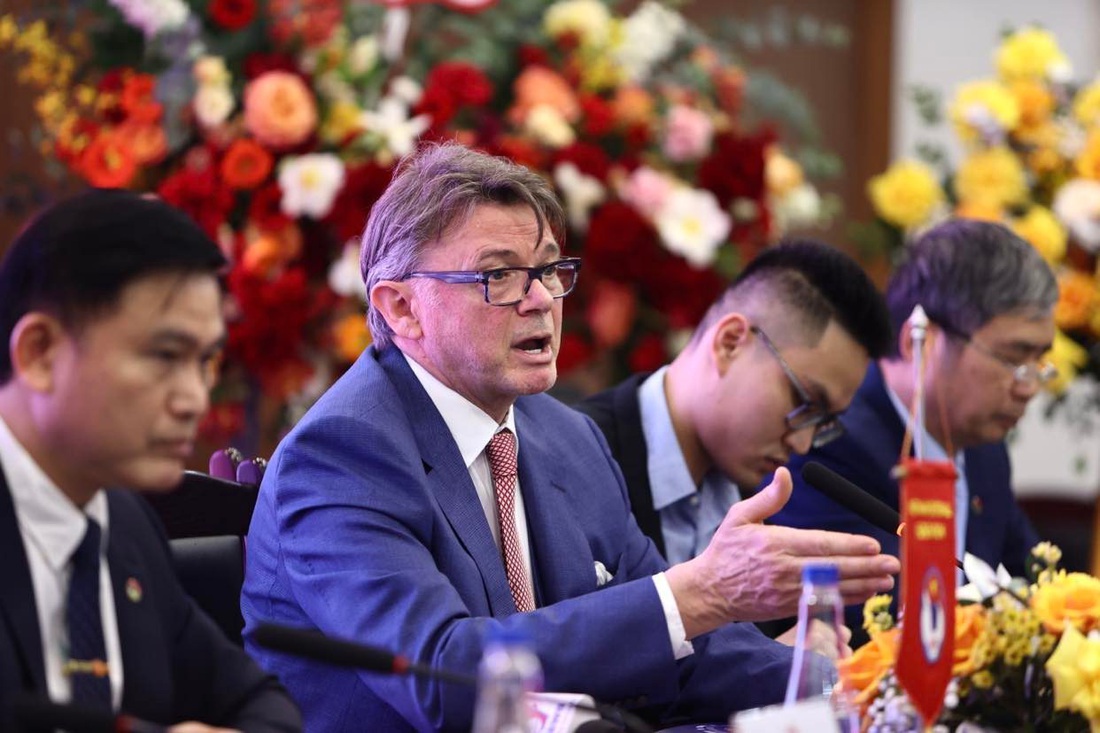 HLV Troussier: Cái chung của tôi và ông Park là cùng muốn giành chiến thắng - Ảnh 6.