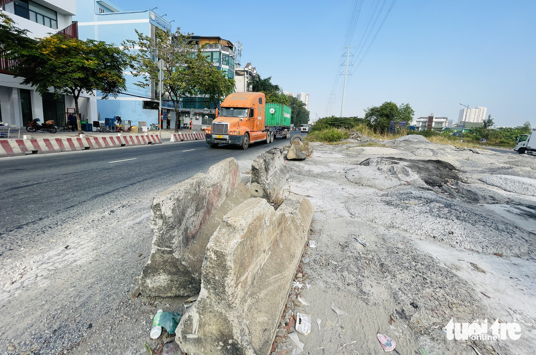 Hiện trạng đường Đồng Văn Cống vào cảng Cát Lái đang bị đề nghị thanh tra - Ảnh 3.