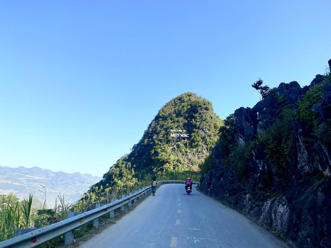 Vòng quanh Hà Giang 4 ngày 3 đêm: Nơi mỗi phiến đá hát một bài ca - Ảnh 1.