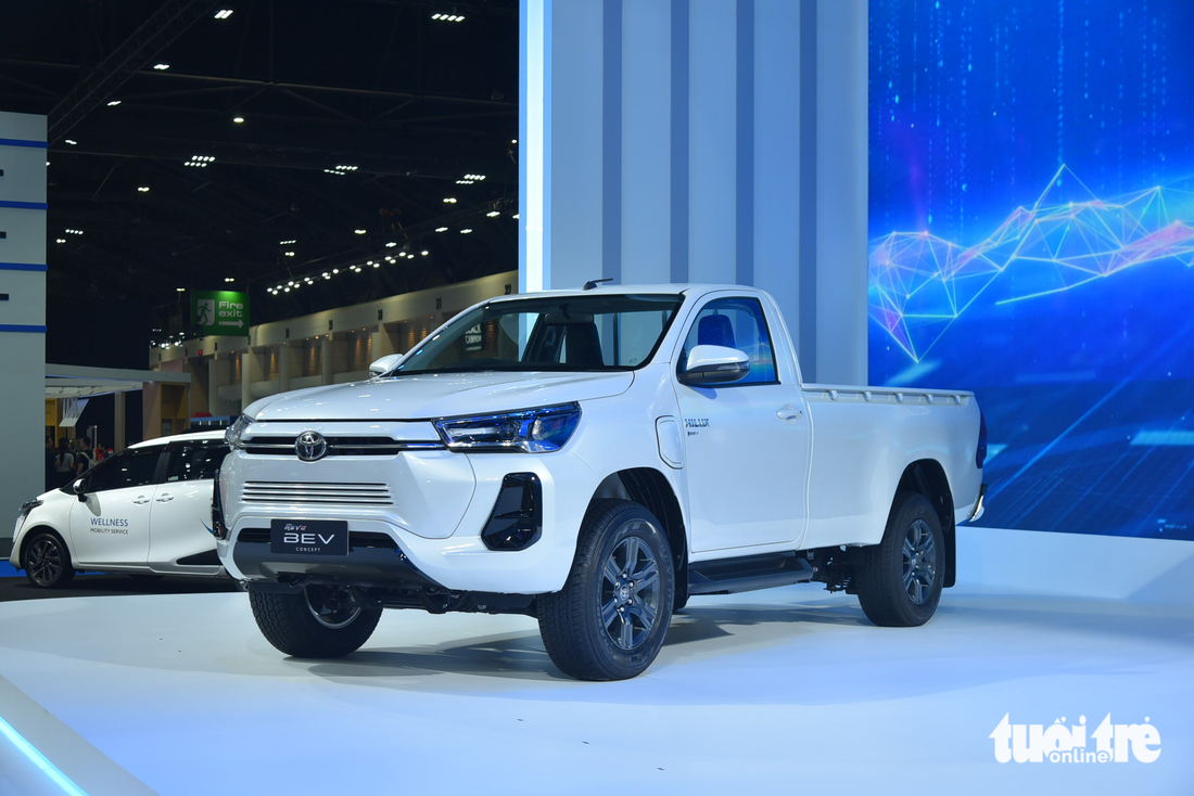 Chi tiết Toyota Hilux concept điện vừa ra mắt: Nhiều chi tiết lạ có thể xuất hiện trên thế hệ mới - Ảnh 1.