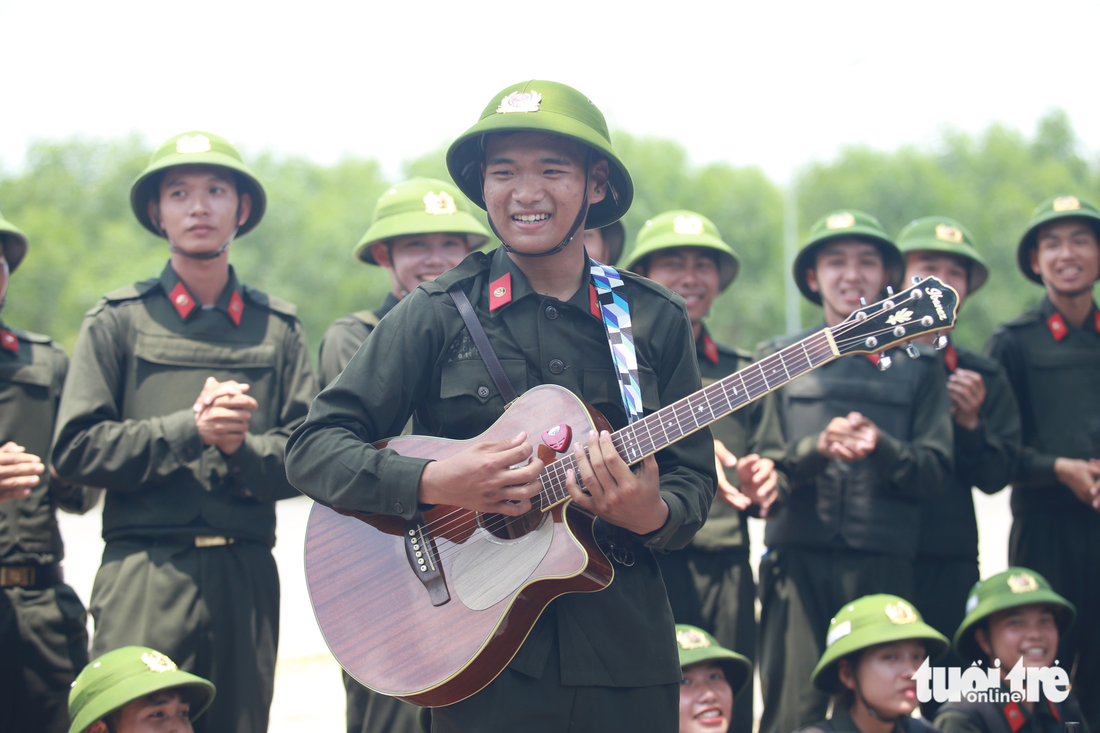 Thao trường khắc nghiệt của các chiến sĩ công an tương lai - Ảnh 8.