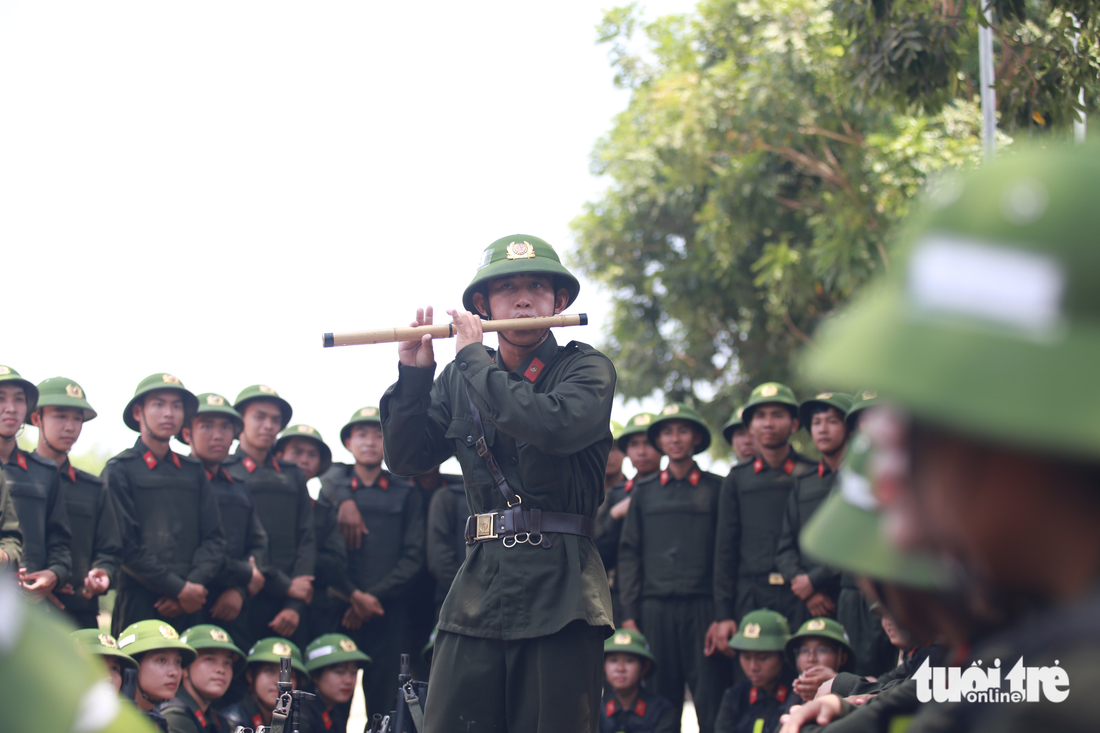 Thao trường khắc nghiệt của các chiến sĩ công an tương lai - Ảnh 9.