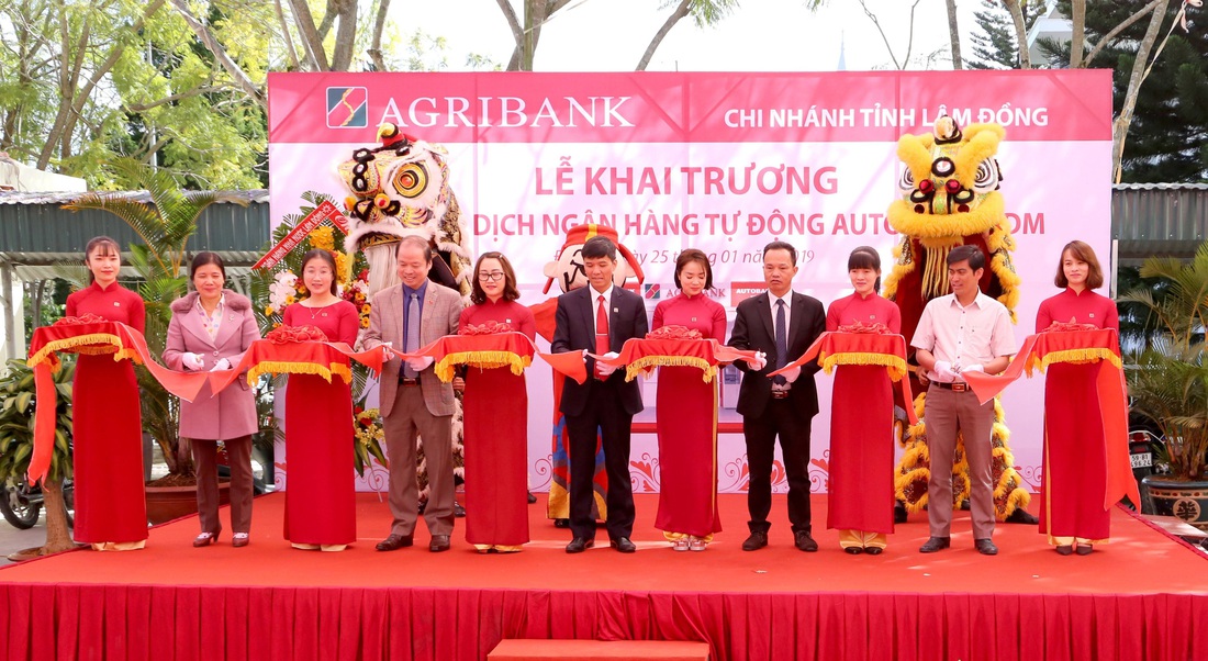 Agribank Lâm Đồng hướng tới ngân hàng hiện đại chuyên nghiệp - số hóa - Ảnh 1.