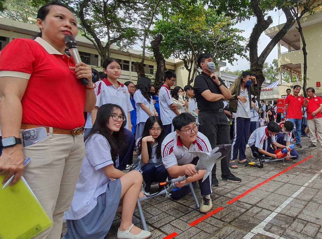 Gần 3.000 học sinh bung xõa tại ngày hội toán và khoa học tự nhiên - Ảnh 6.