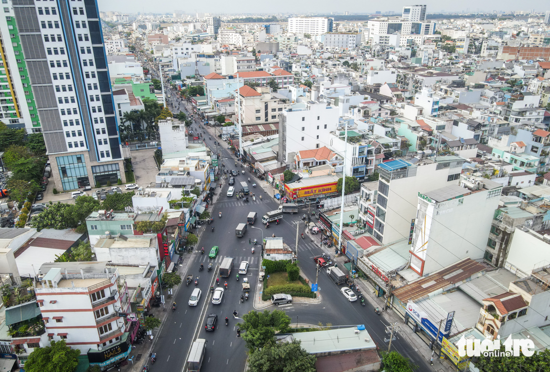 Căn nhà 4 mặt tiền nằm giữa đường suốt 10 năm chưa giải tỏa được ở TP.HCM - Ảnh 8.