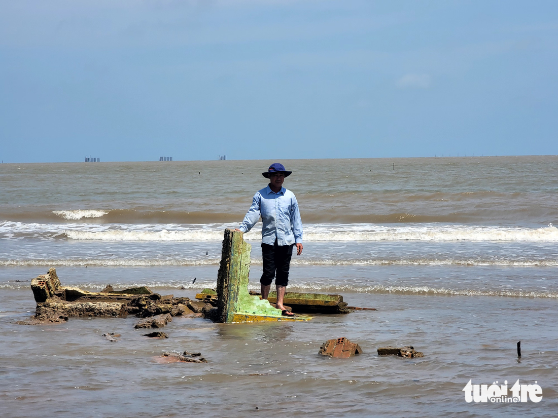 Làng ‘chạy lùi’ né sạt lở ở cửa biển Trà Vinh - Ảnh 1.