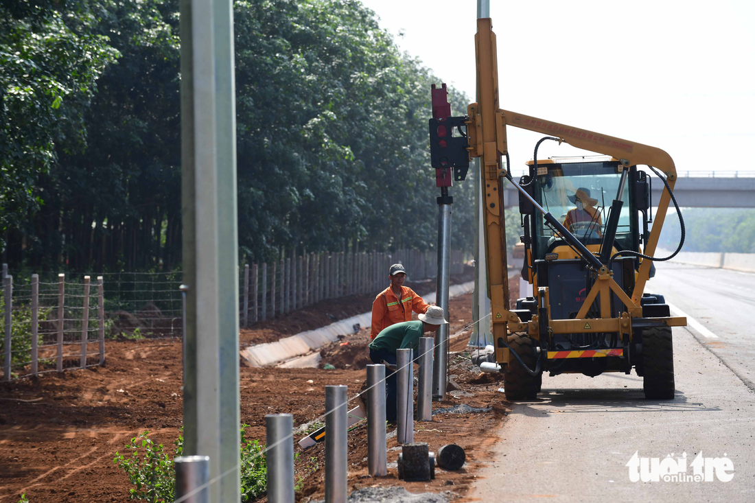 Cao tốc Phan Thiết - Dầu Giây bộn bề trước ngày thông xe - Ảnh 9.