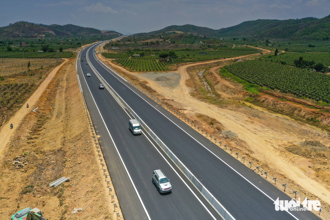 Ngắm cao tốc Phan Thiết - Dầu Giây nhiều người mong chờ - Ảnh 1.