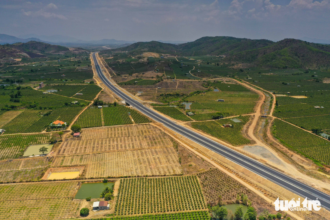 Ngắm cao tốc Phan Thiết - Dầu Giây nhiều người mong chờ - Ảnh 2.