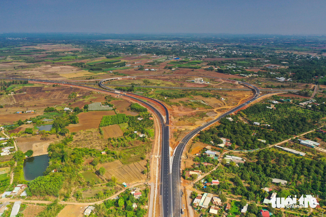 Ngắm cao tốc Phan Thiết - Dầu Giây nhiều người mong chờ - Ảnh 3.