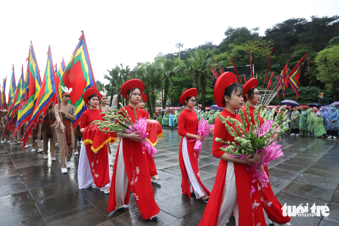 Chủ tịch nước dâng hương tưởng nhớ các vua Hùng trong ngày giỗ Tổ - Ảnh 7.