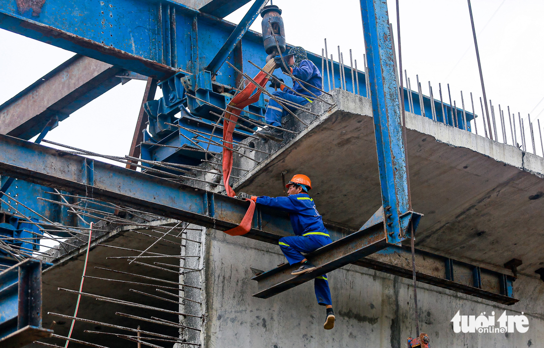 Làm xuyên lễ trên nhiều công trình giao thông ở TP.HCM - Ảnh 3.