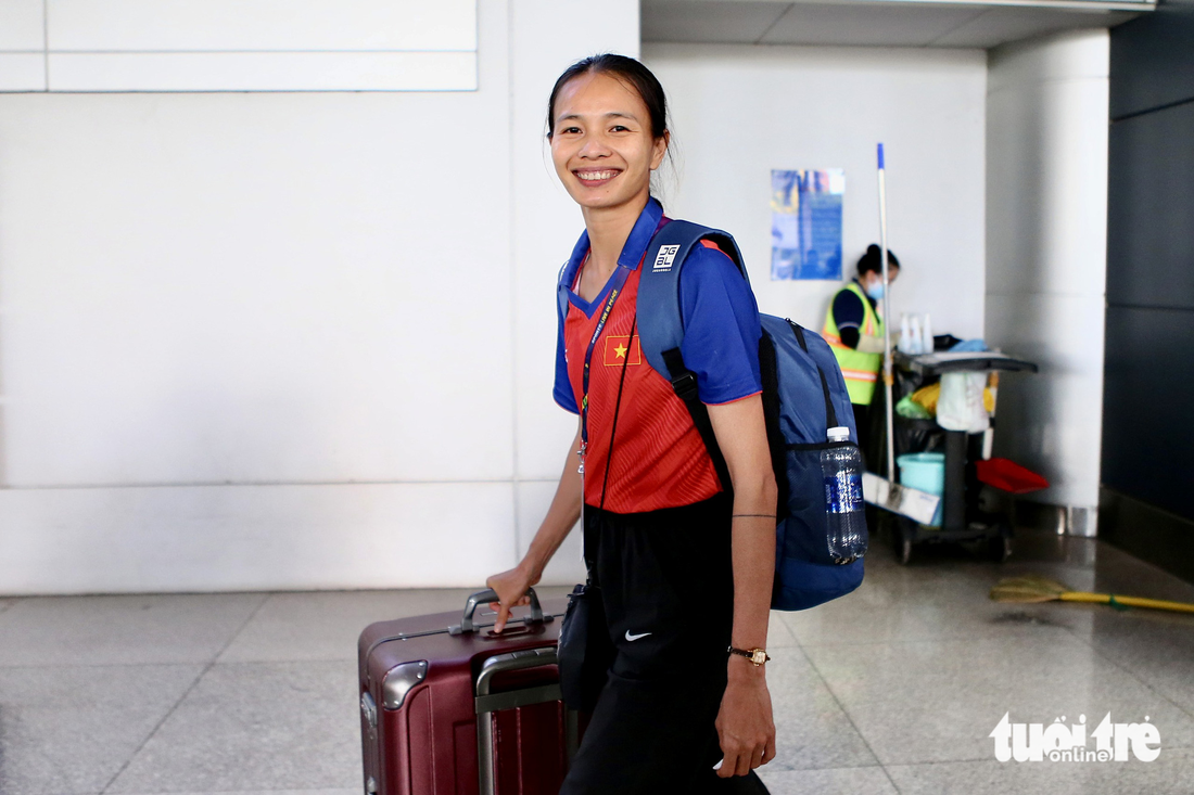 Nguyễn Thị Oanh, Lê Tú Chinh, Trần Thị Nhi Yến... rạng rỡ trở về sau SEA Games 32 - Ảnh 9.