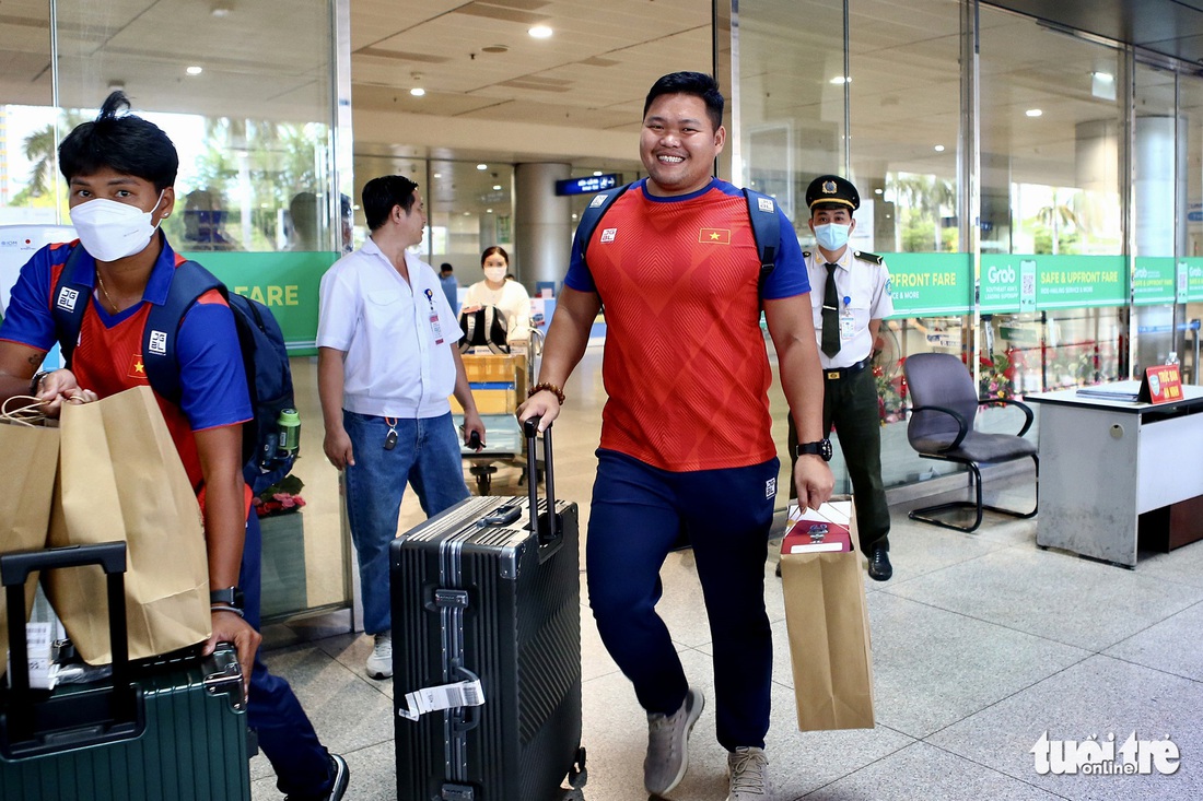 Nguyễn Thị Oanh, Lê Tú Chinh, Trần Thị Nhi Yến... rạng rỡ trở về sau SEA Games 32 - Ảnh 6.