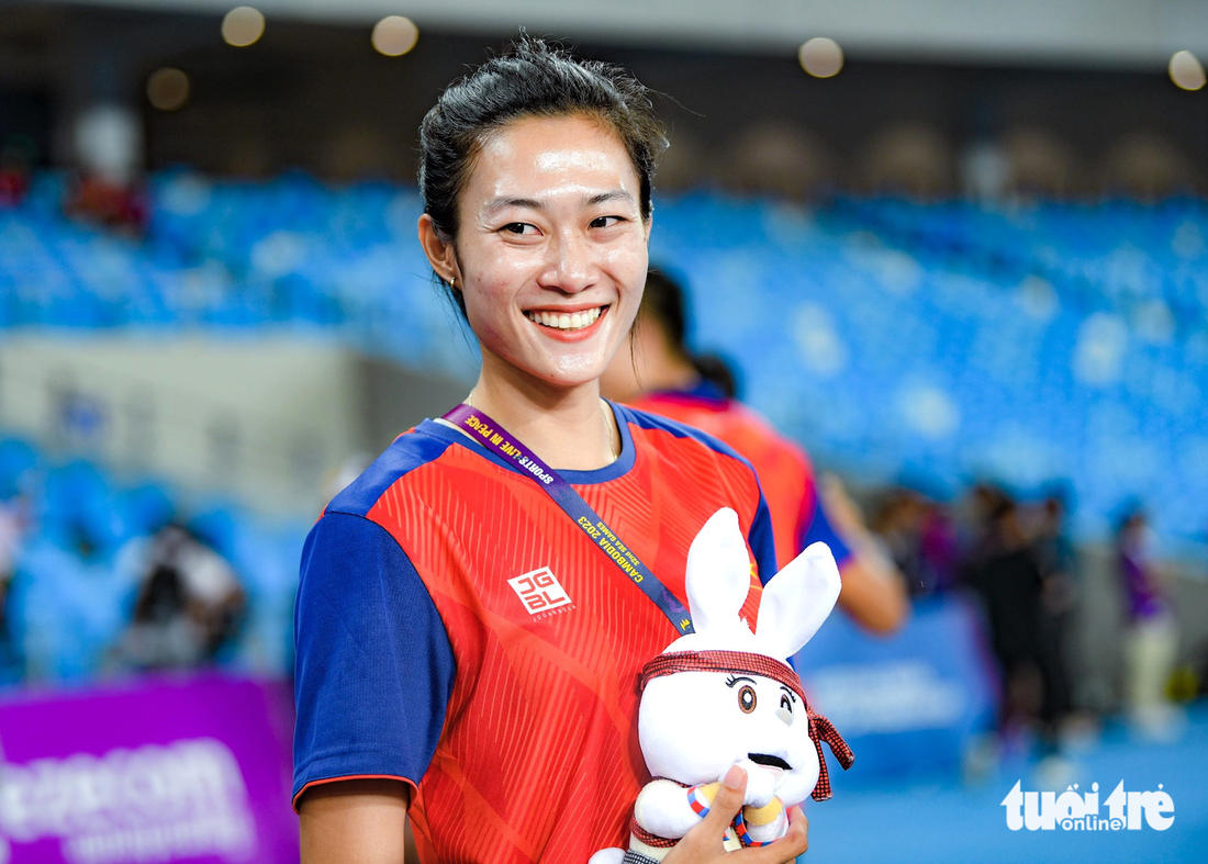 Vẻ đẹp thiên thần của các nữ VĐV điền kinh Việt Nam tại SEA Games 32 - Ảnh 1.