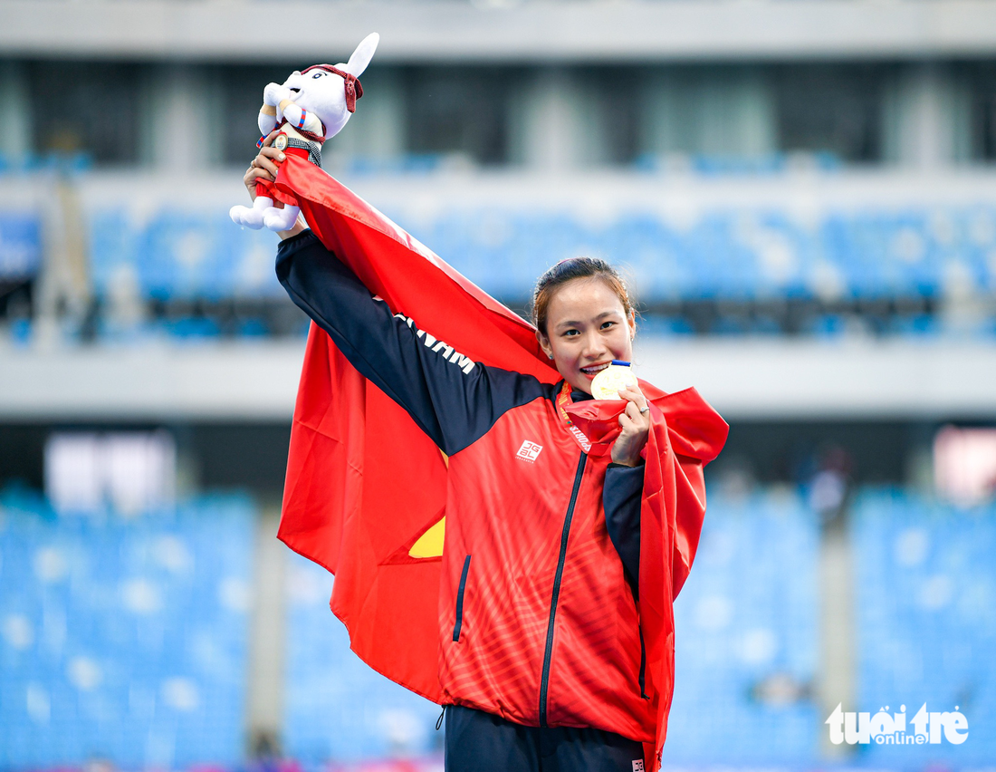 Vẻ đẹp thiên thần của các nữ VĐV điền kinh Việt Nam tại SEA Games 32 - Ảnh 6.