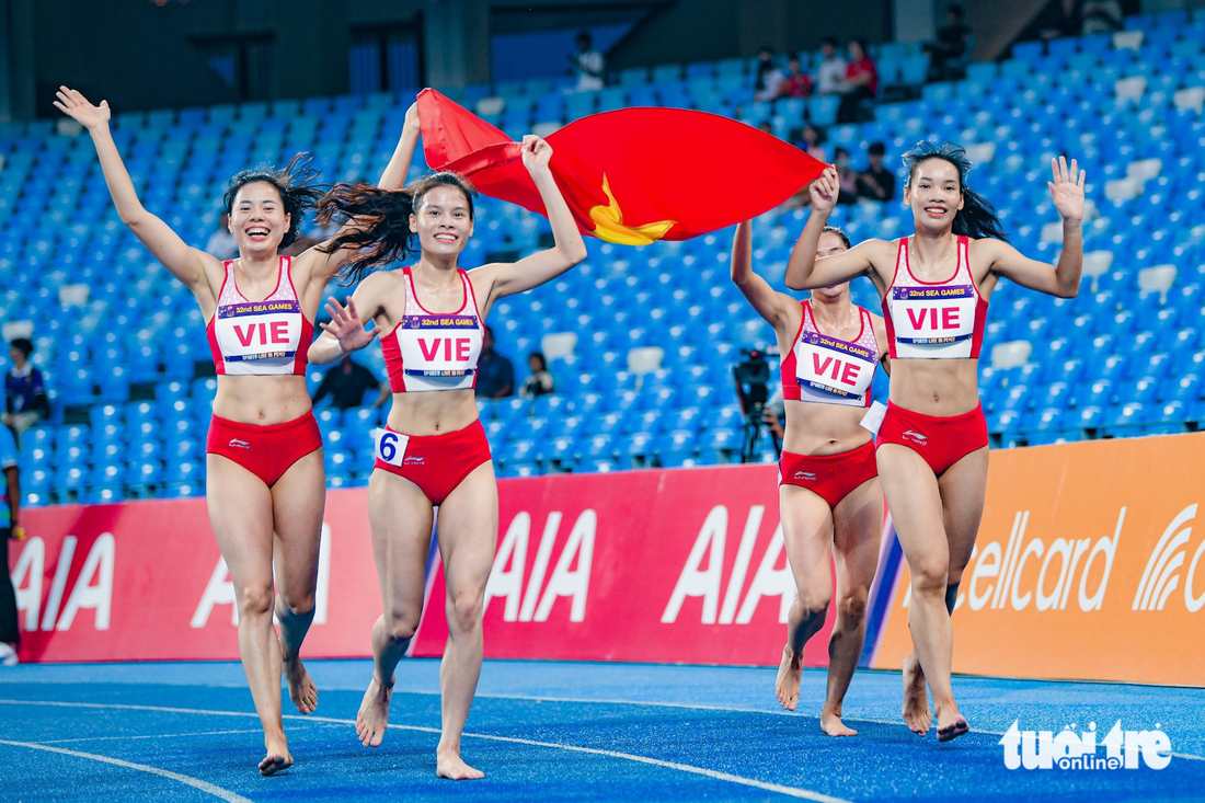 Vẻ đẹp thiên thần của các nữ VĐV điền kinh Việt Nam tại SEA Games 32 - Ảnh 10.