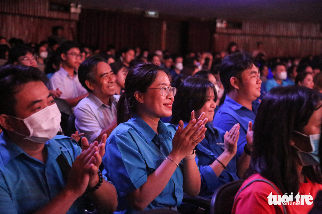 Nguyễn Thị Oanh: Nhiều đồng đội rất giỏi, tôi chỉ may mắn hơn mà thôi - Ảnh 11.