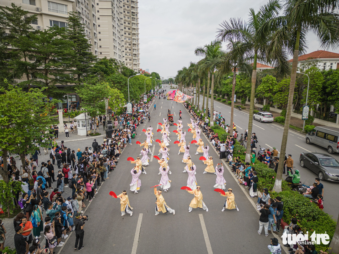 Các màn trình diễn tại Yosakoi Summer Festival 2023 mang đến sức trẻ như giúp người xem nạp lại tinh thần để sẵn sàng cho tuần làm việc mới - Ảnh: NGUYỄN HIỀN