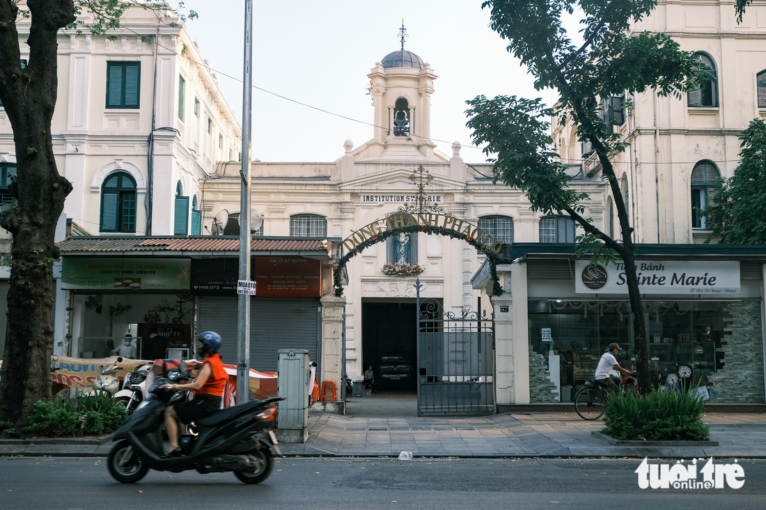 Điểm danh tòa nhà còn giữ nguyên tên tiếng Pháp tại Hà Nội - Ảnh 5.